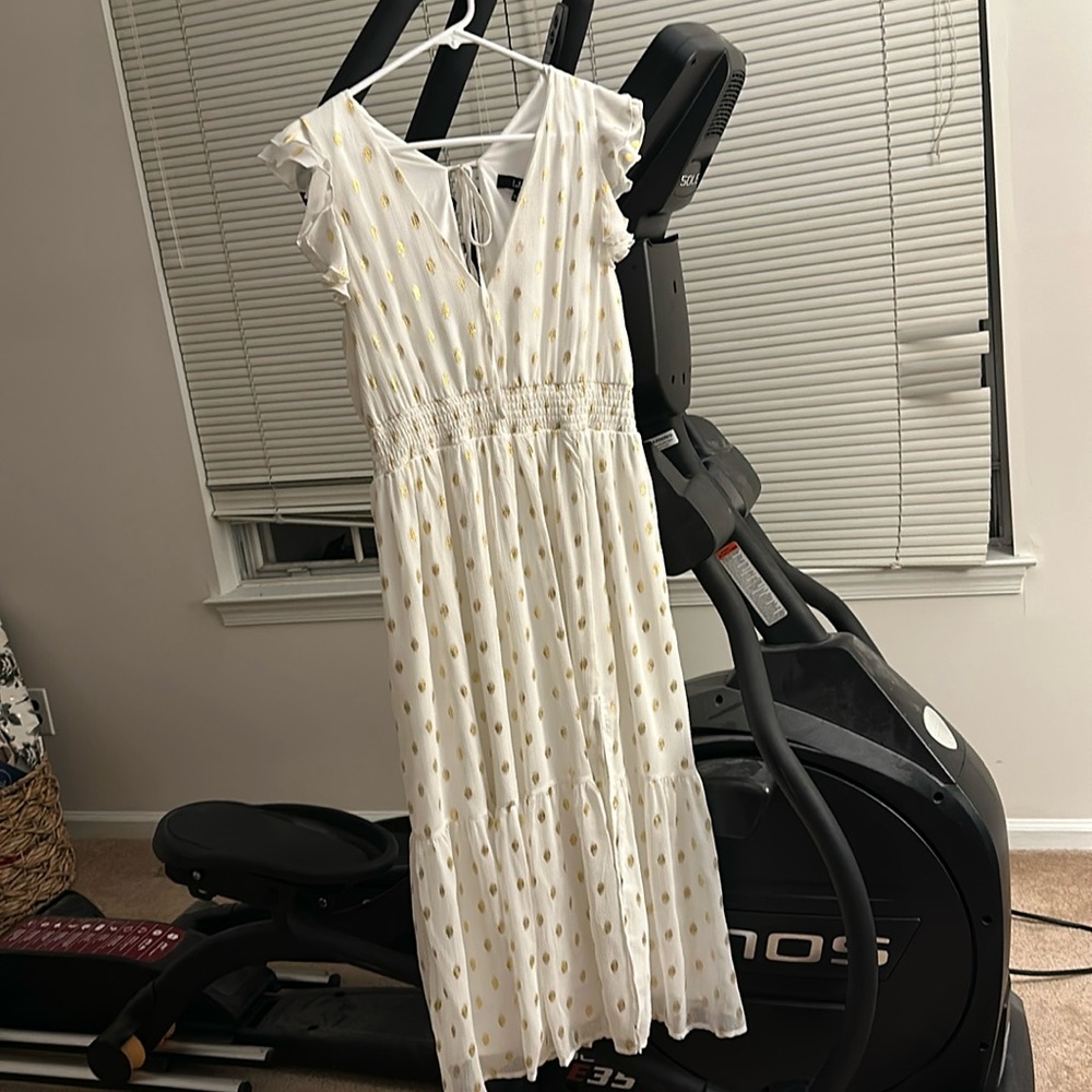 White and gold dot midi Lulus dress FREE GIFT INCLUDED 😊